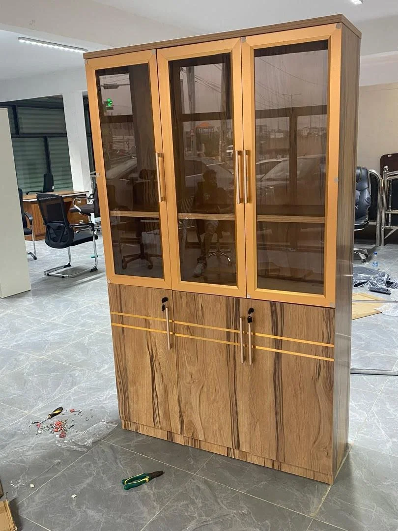Étagère murale en bois à la mode, bibliothèque en verre