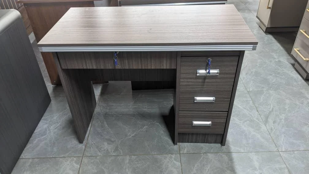 Table de bureau 1m20 taille, Poste de travail