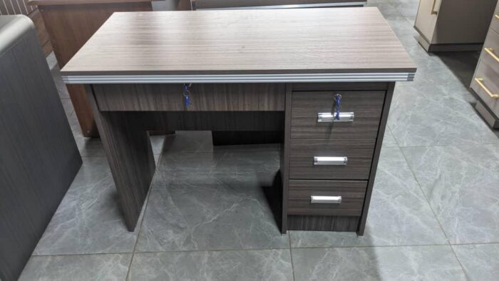 Table de bureau 1m20 taille, Poste de travail